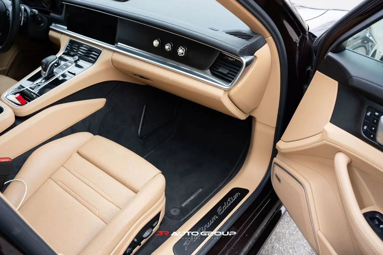 Used 2023 Porsche Panamera 4 Platinum Edition AWD/4WD image 15