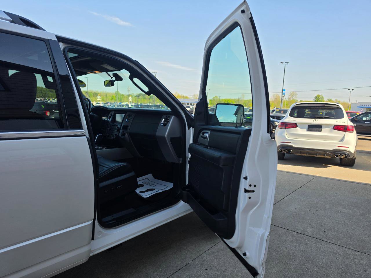 Used 2015 Ford Expedition Limited w/ Equipment Group 301A AWD/4WD image 13