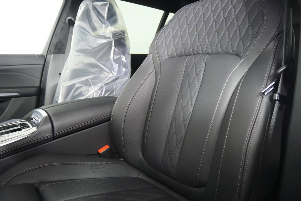 Used 2026 BMW X7 M60i image 11