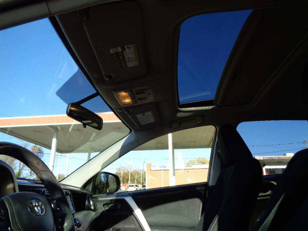 Used 2013 Toyota RAV4 XLE image 26