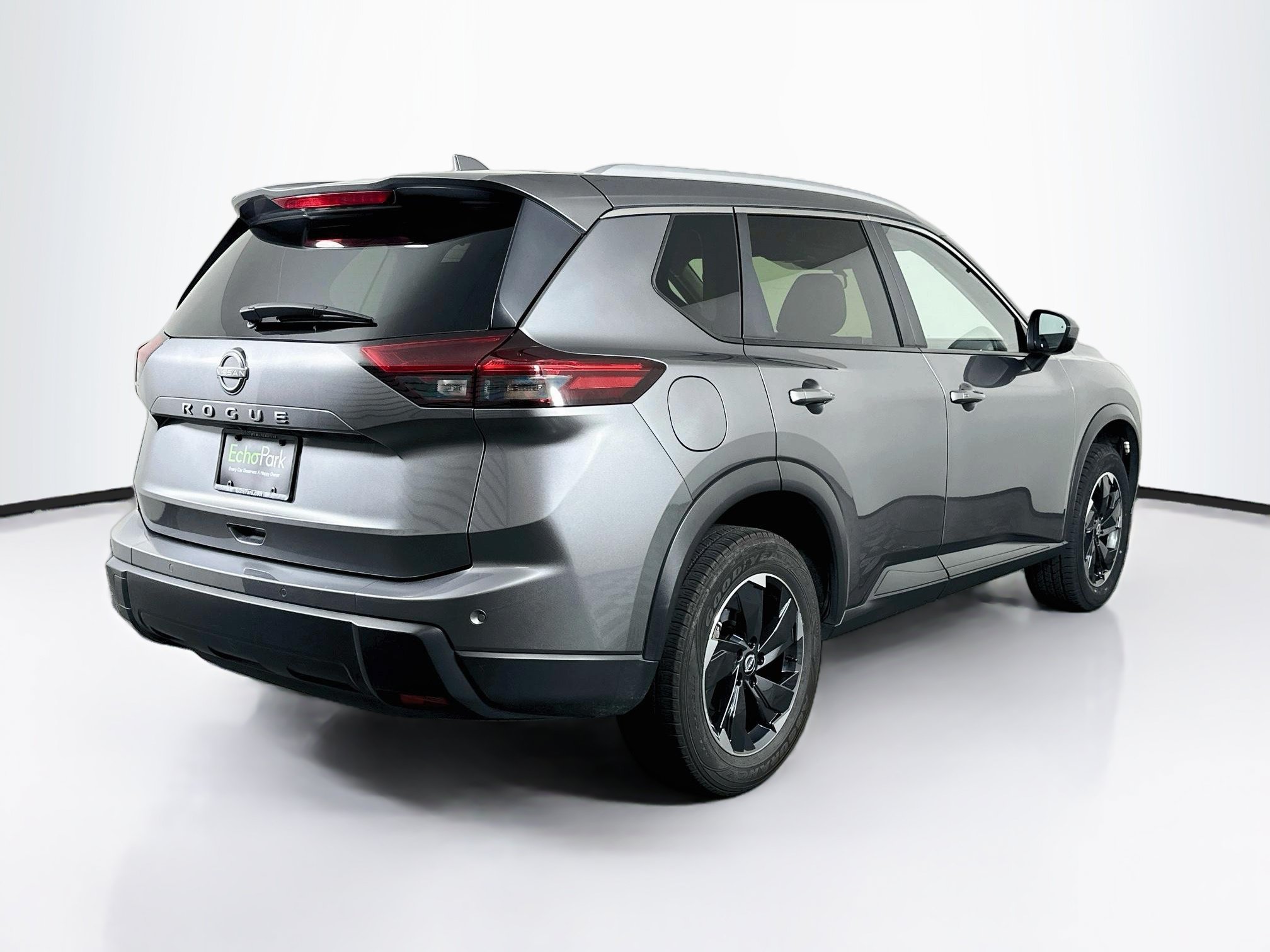 Used 2025 Nissan Rogue SV w/ SV Premium Package FWD image 9