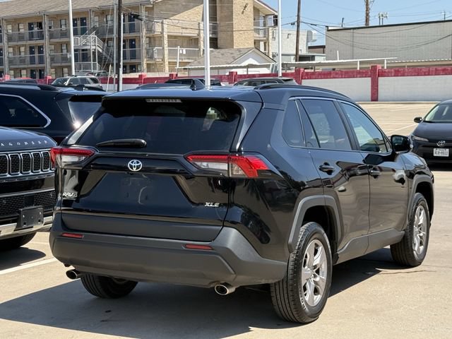 Used 2025 Toyota RAV4 XLE FWD image 4