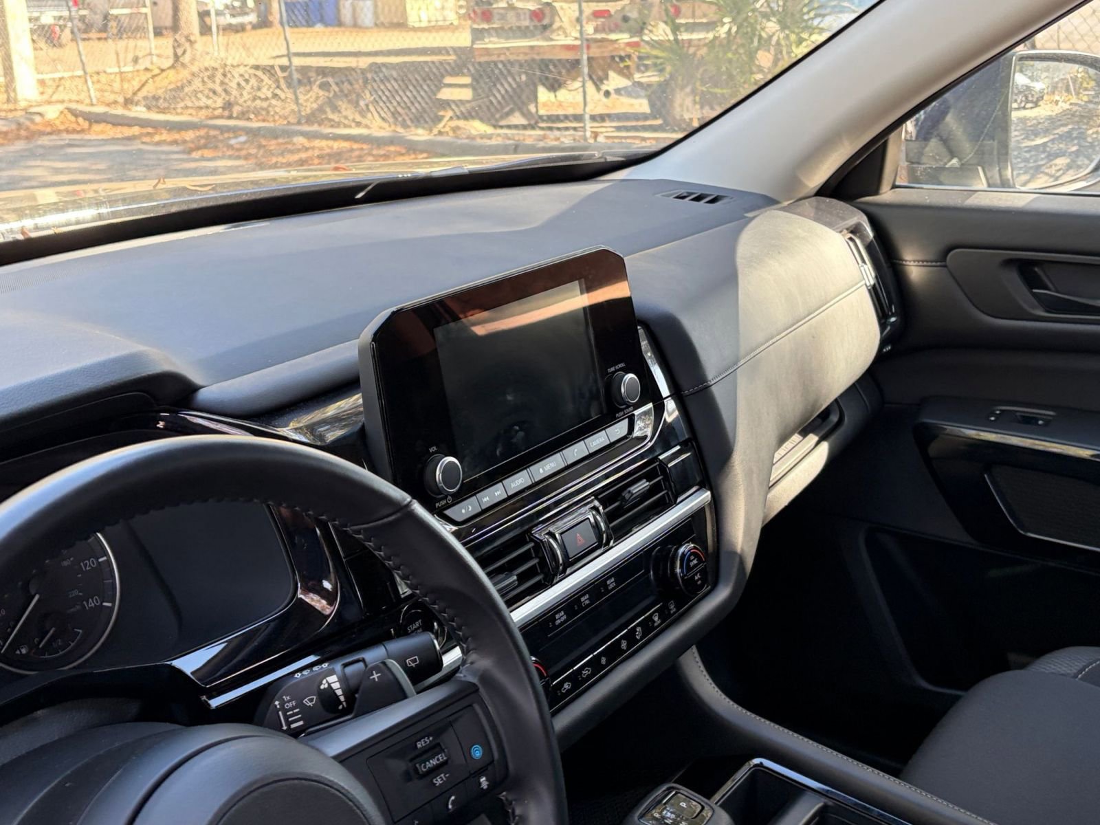 Used 2025 Nissan Pathfinder SV image 34