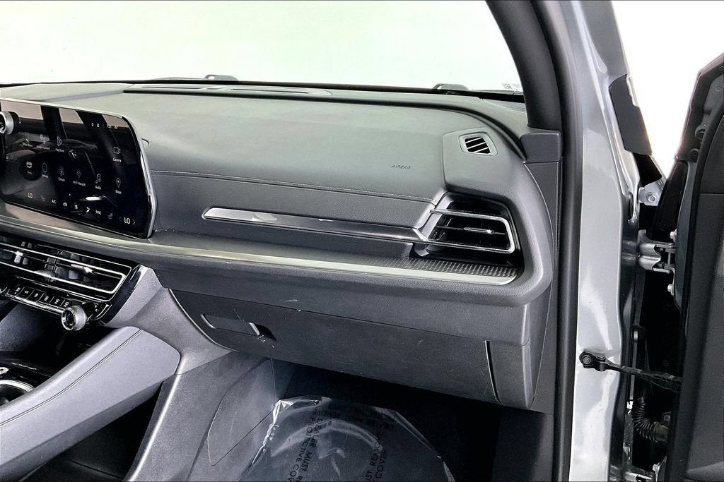 Used 2024 Chevrolet Traverse LT FWD image 21