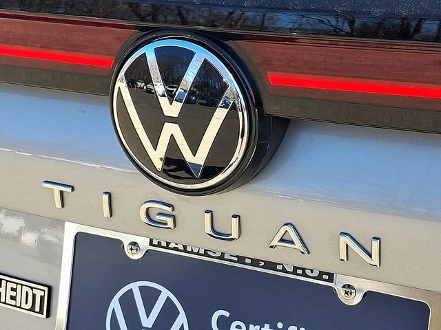 Certified 2025 Volkswagen Tiguan SE w/ Panoramic Sunroof Package AWD/4WD image 31