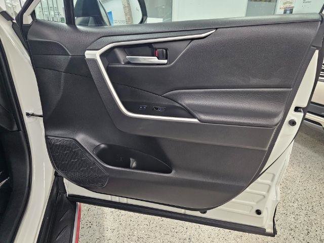 Used 2022 Toyota RAV4 XLE w/ Convenience Package FWD image 28