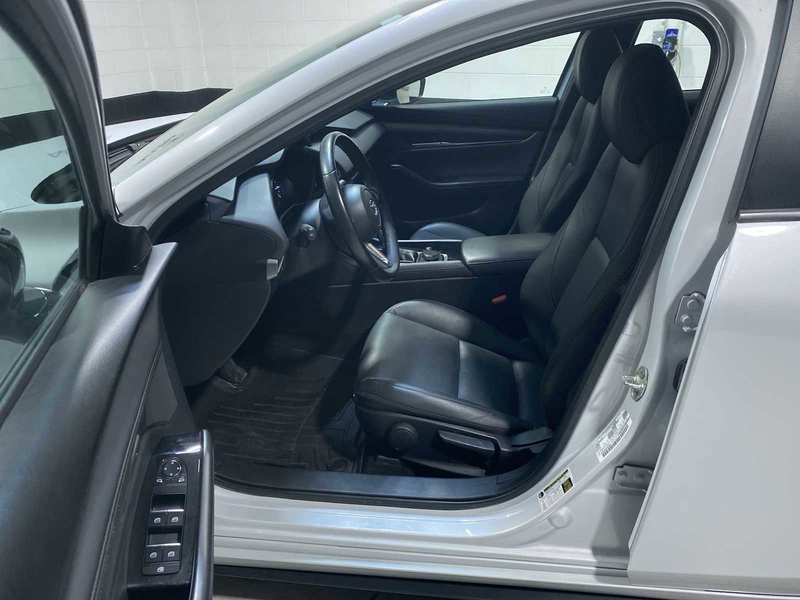 Used 2024 MAZDA MAZDA3 s FWD image 2