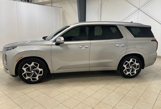 Used 2021 Hyundai Palisade Calligraphy w/ Winter Package image 2