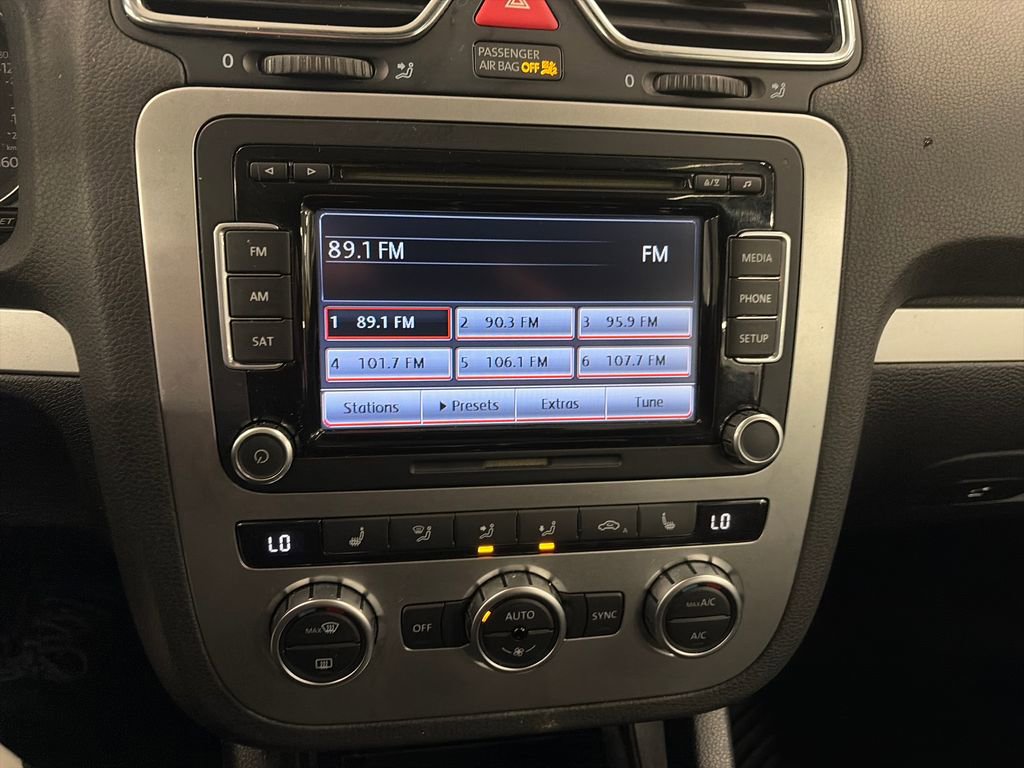 Used 2013 Volkswagen Eos Komfort FWD image 19
