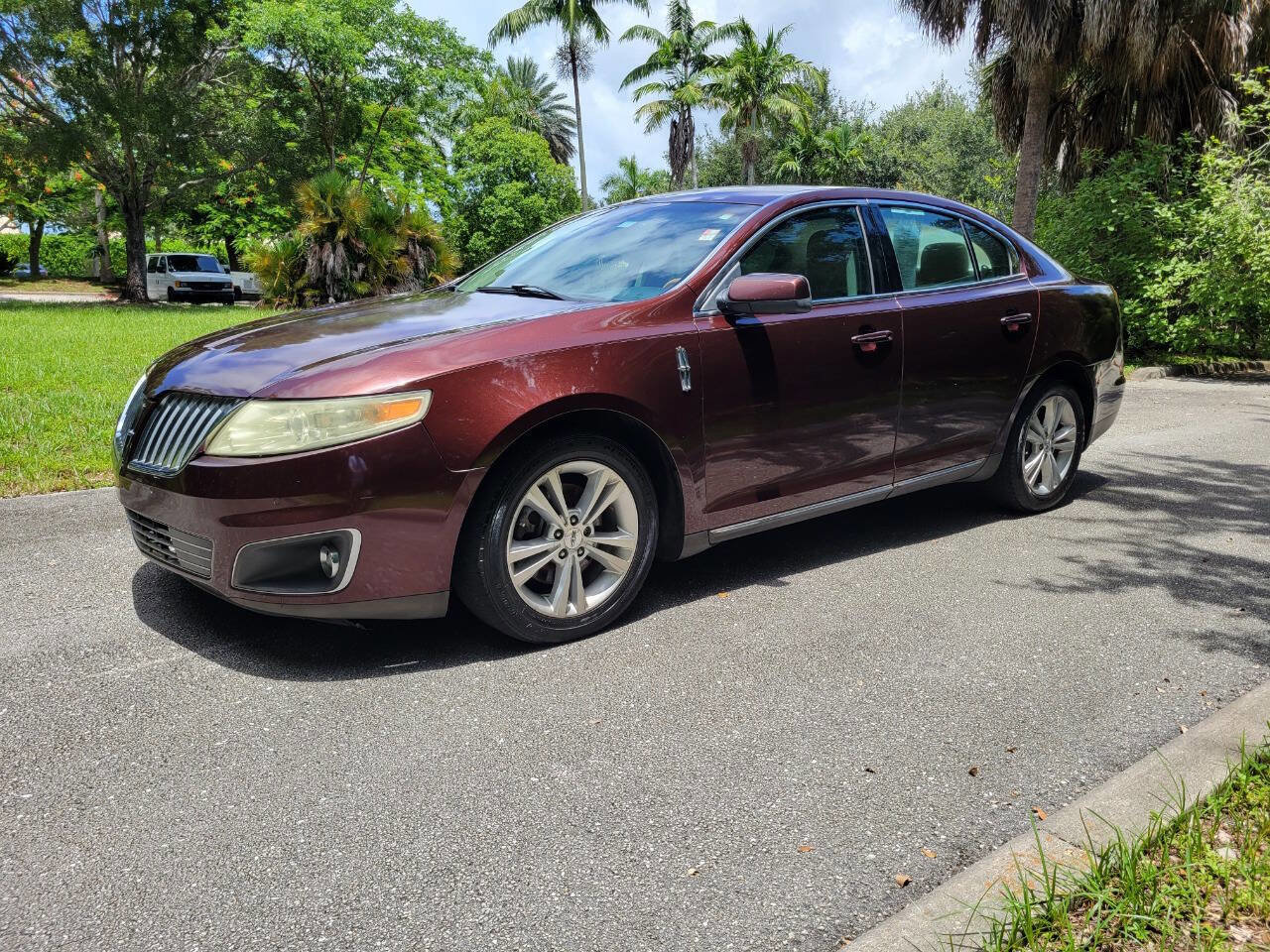 Used 2009 Lincoln MKS image 3
