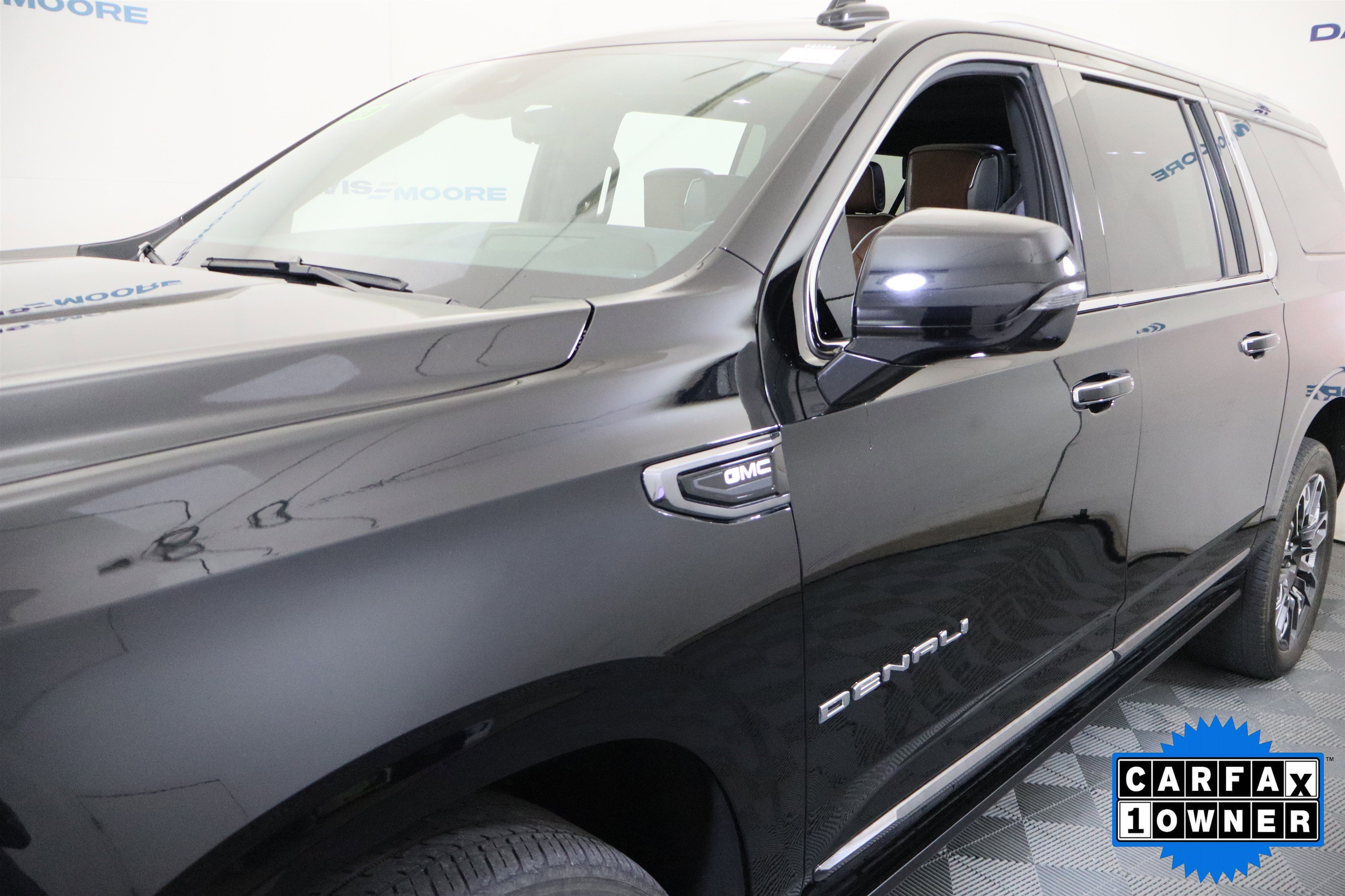 Used 2023 GMC Yukon XL Denali Ultimate AWD/4WD image 11