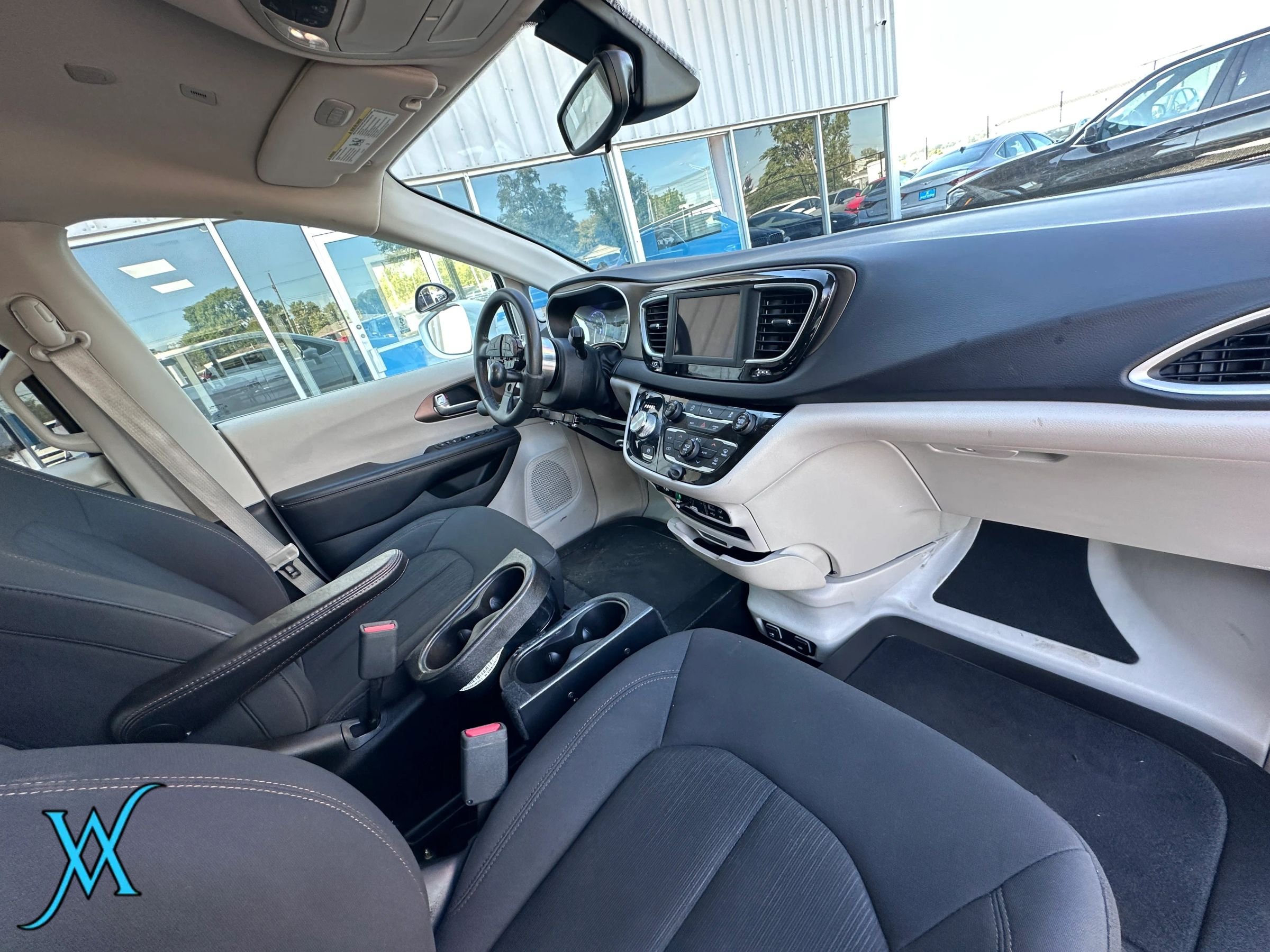 Used 2018 Chrysler Pacifica Touring Plus FWD image 20
