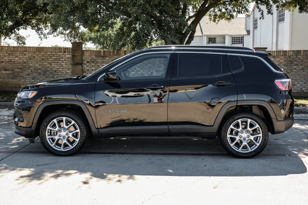 Used 2024 Jeep Compass Latitude AWD/4WD image 20