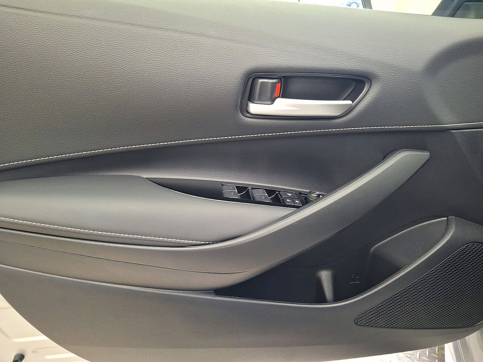 Certified 2024 Toyota Corolla SE image 10