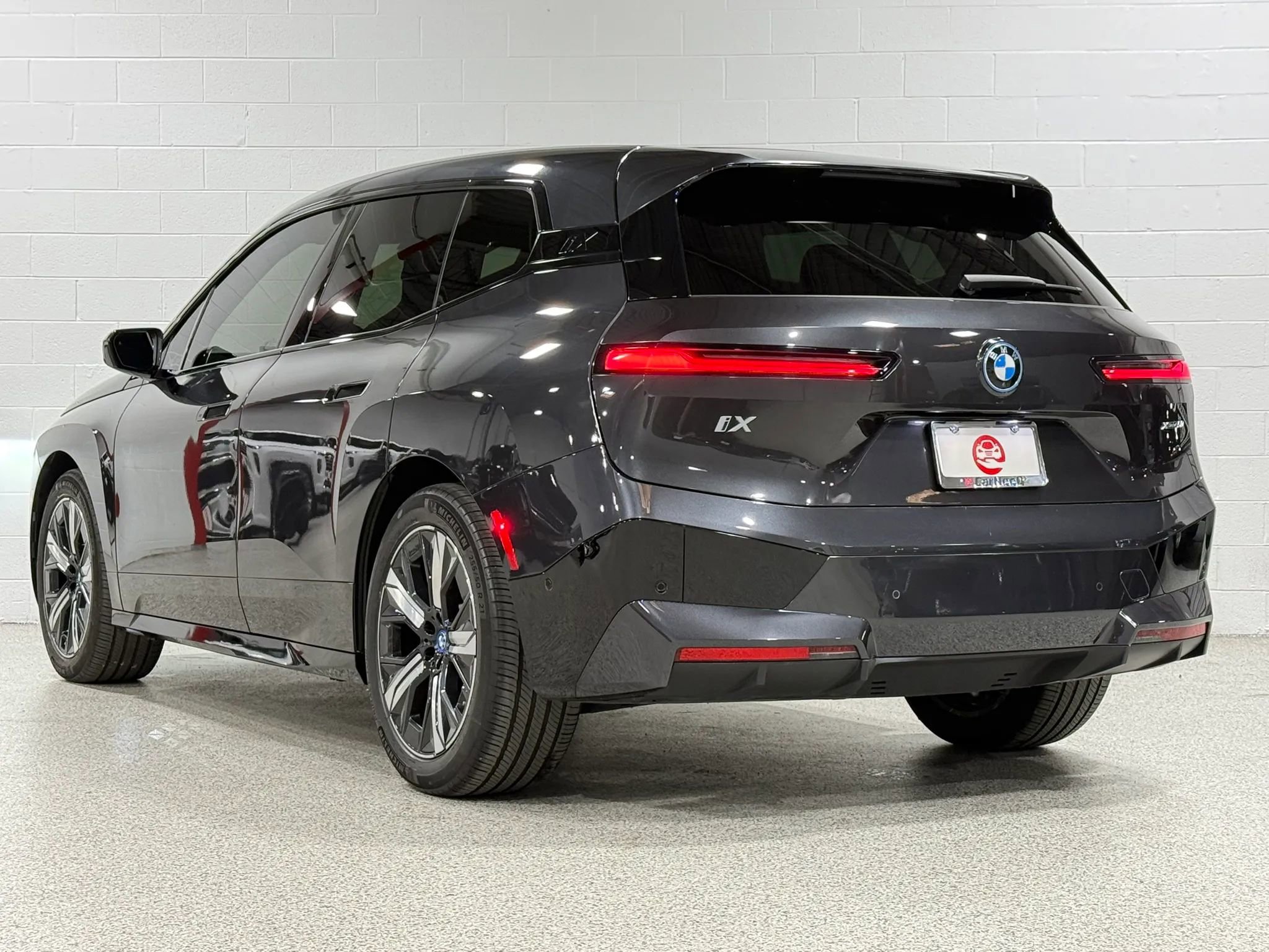 Used 2023 BMW iX xDrive50 w/ Premium Package AWD/4WD image 8