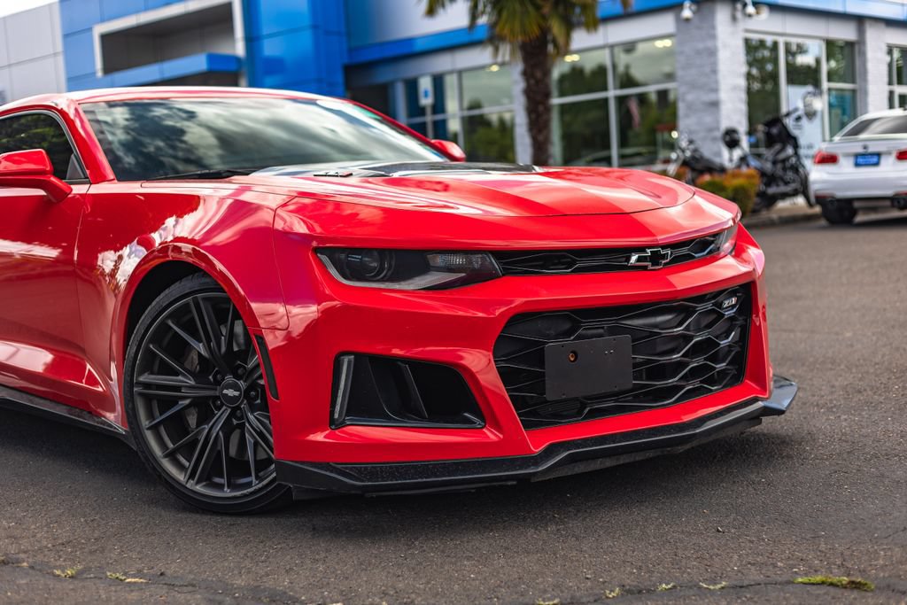 Used 2018 Chevrolet Camaro ZL1 RWD image 3