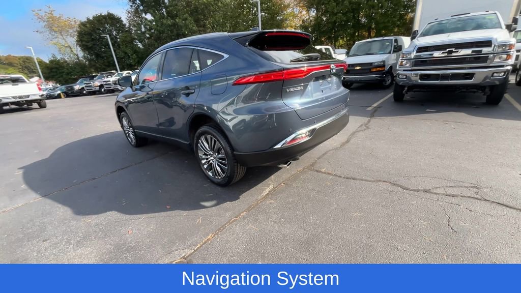 Used 2024 Toyota Venza XLE image 2