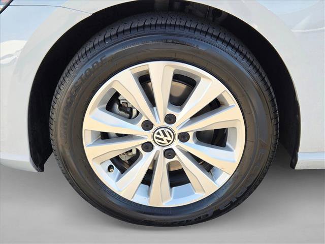 Certified 2020 Volkswagen Golf 4-Door image 23