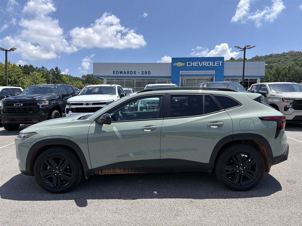 Used 2025 Chevrolet Trax ACTIV w/ Sunroof Package FWD image 2