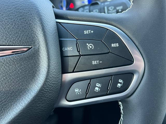 New 2026 Chrysler Pacifica Select FWD image 21