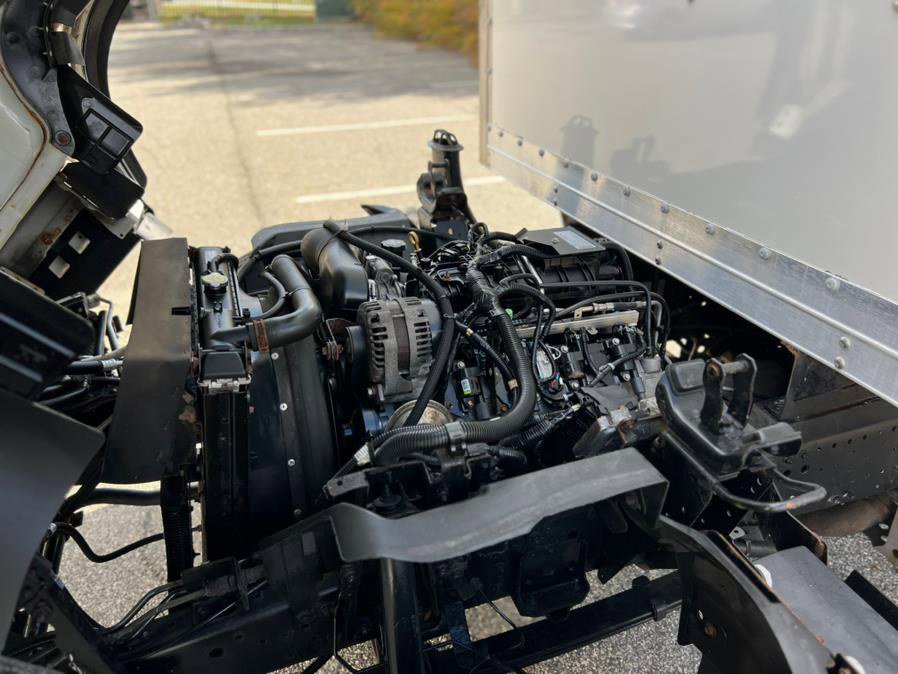 Used 2019 Isuzu NPR image 31