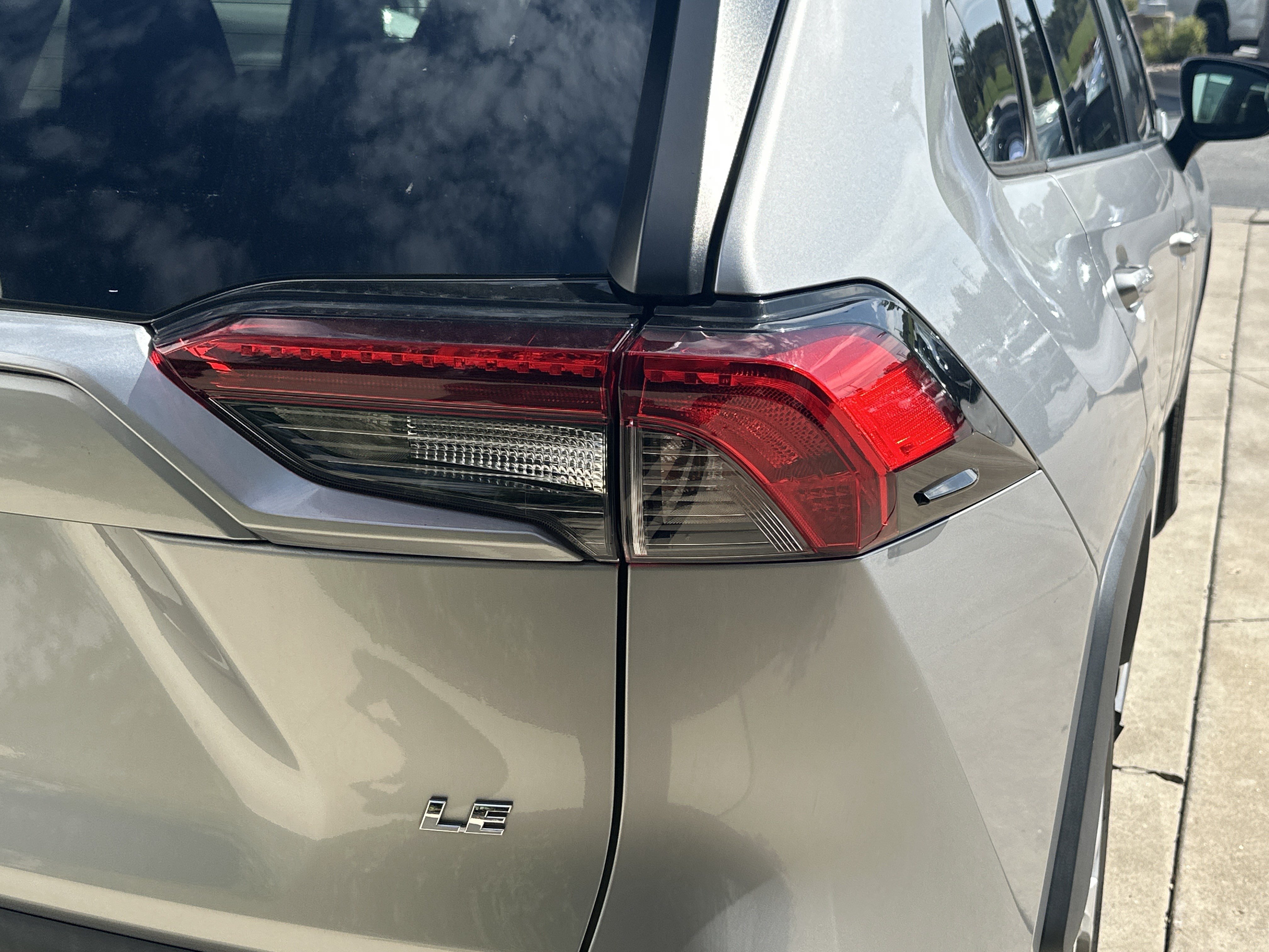 Used 2020 Toyota RAV4 LE FWD image 12