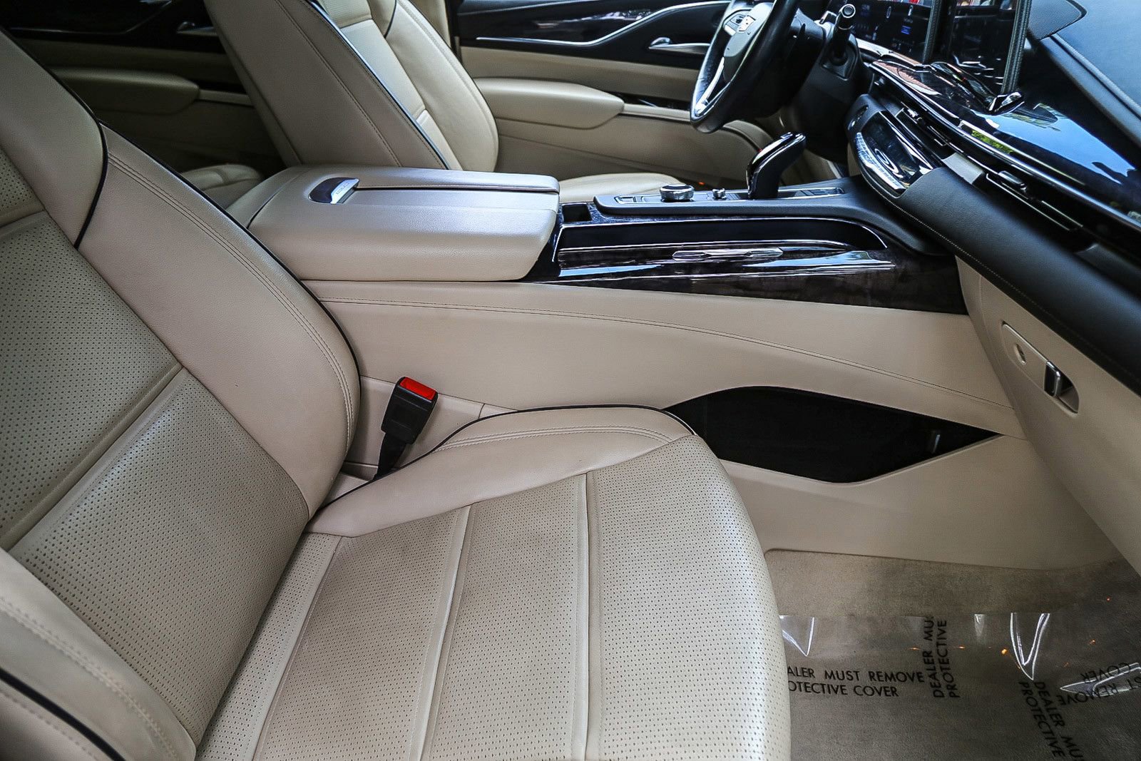 Used 2023 Cadillac Escalade Premium Luxury w/ Performance Package AWD/4WD image 15
