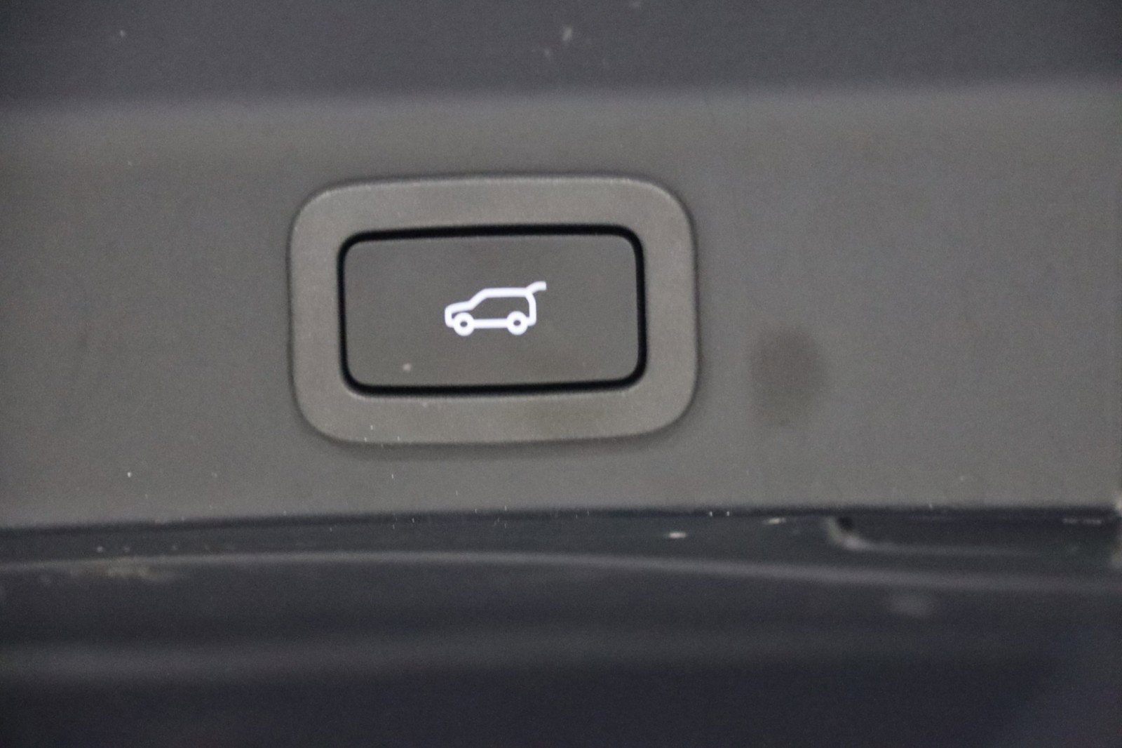 Used 2019 Jaguar F-PACE S image 34