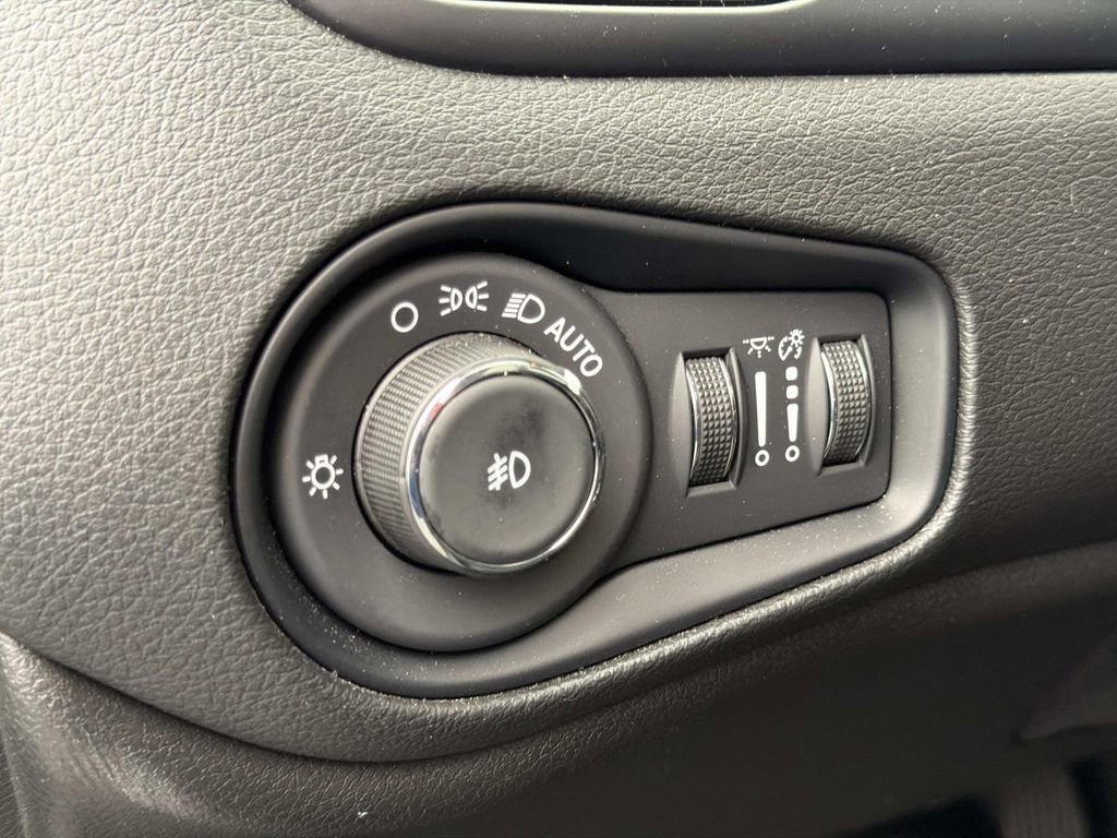 Used 2023 Jeep Renegade Altitude w/ Sun/Sound Group image 27