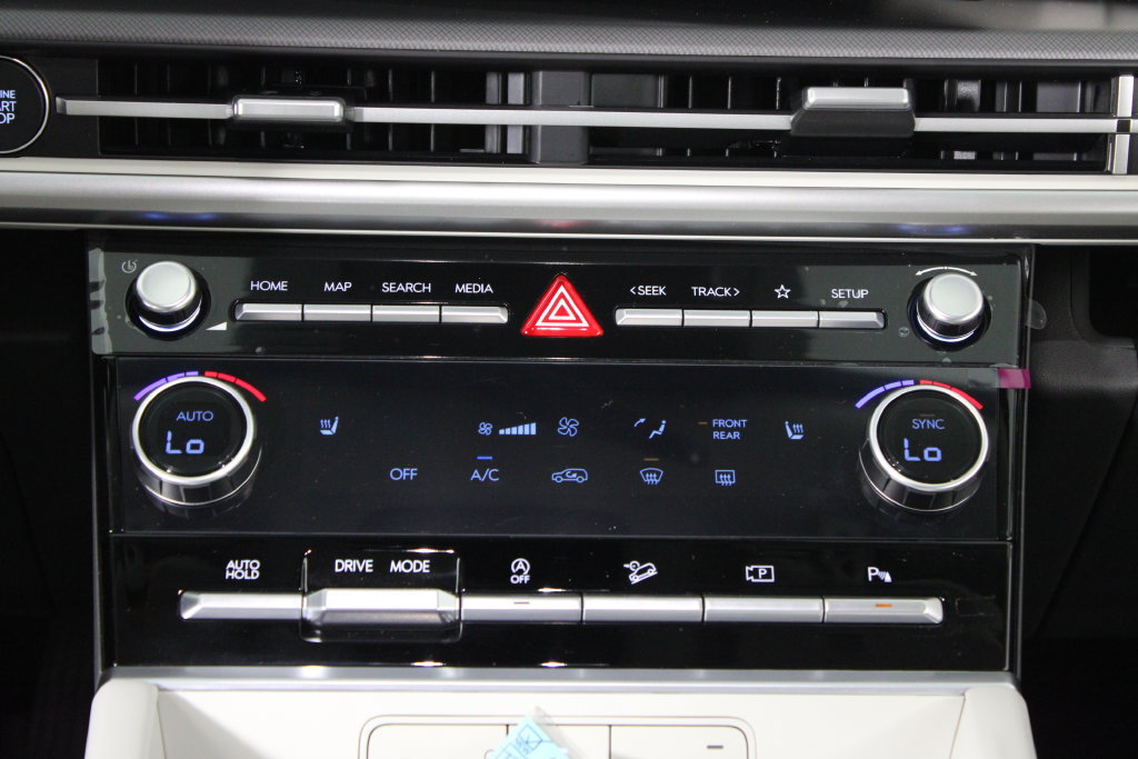 Certified 2026 Hyundai Santa Fe SEL w/ Tow & Go Package FWD image 23