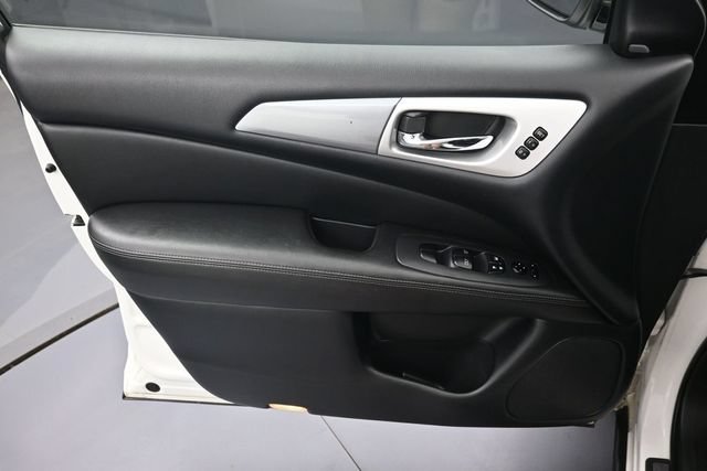 Used 2019 Nissan Pathfinder SL AWD/4WD image 25