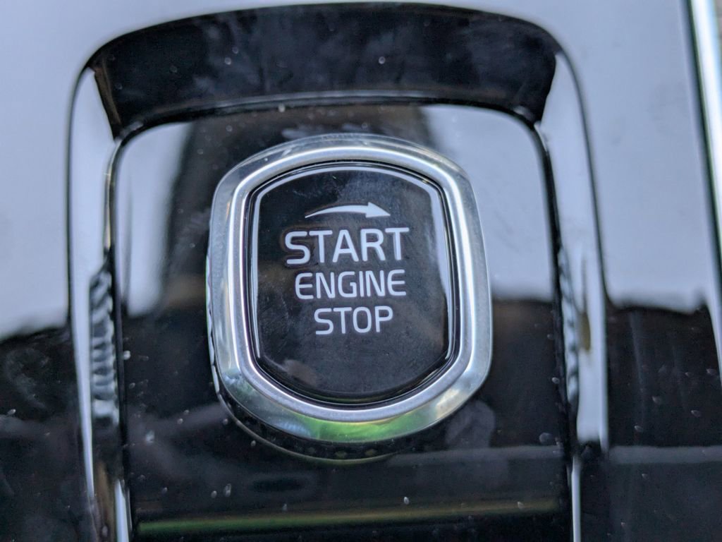 New 2025 Volvo XC90 B6 Core w/ Climate Package image 29