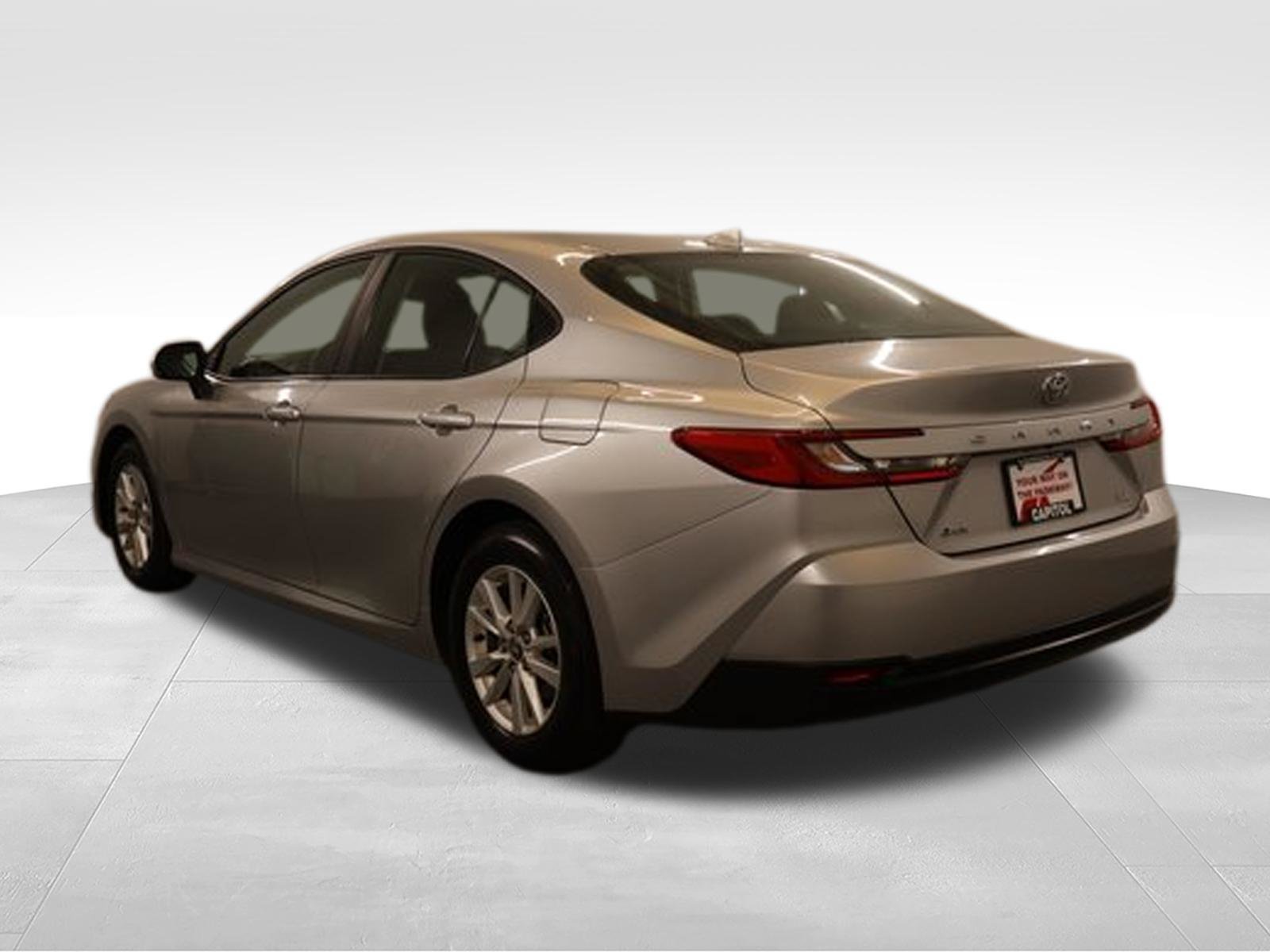 Used 2025 Toyota Camry LE FWD image 4