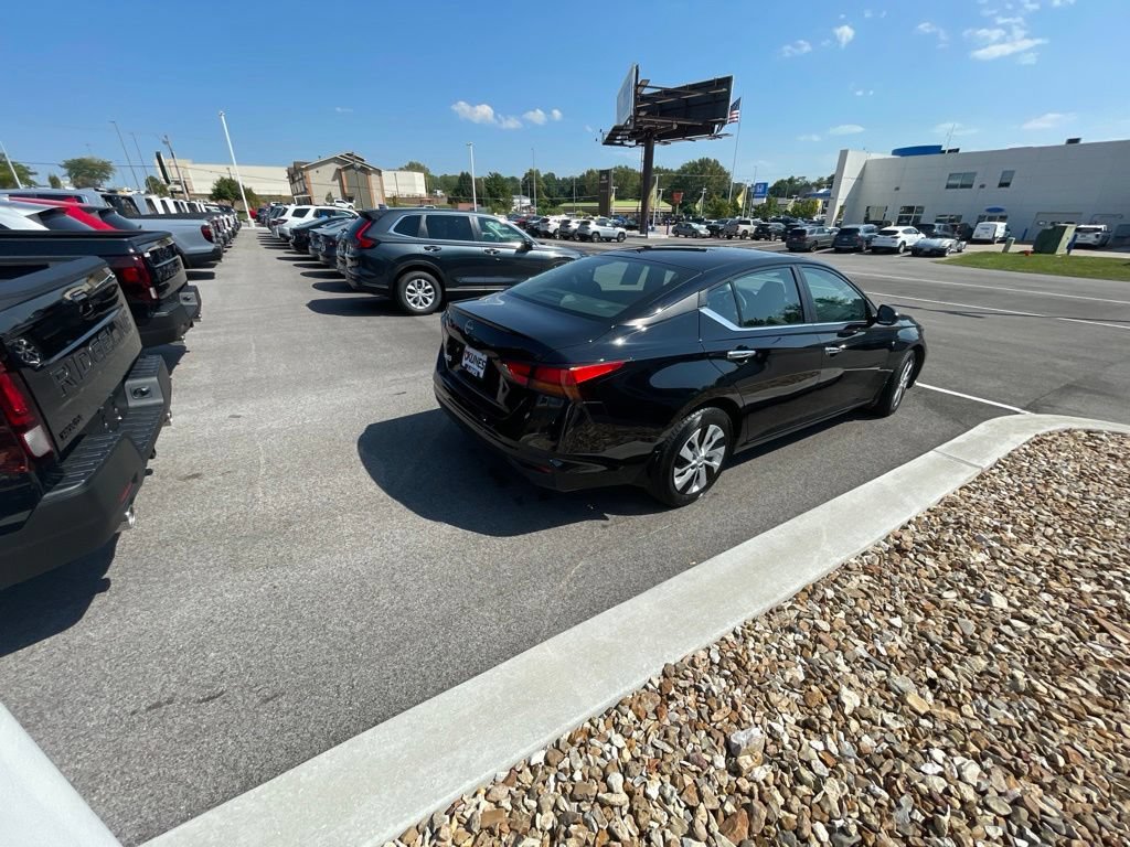Used 2024 Nissan Altima 2.5 S FWD image 4