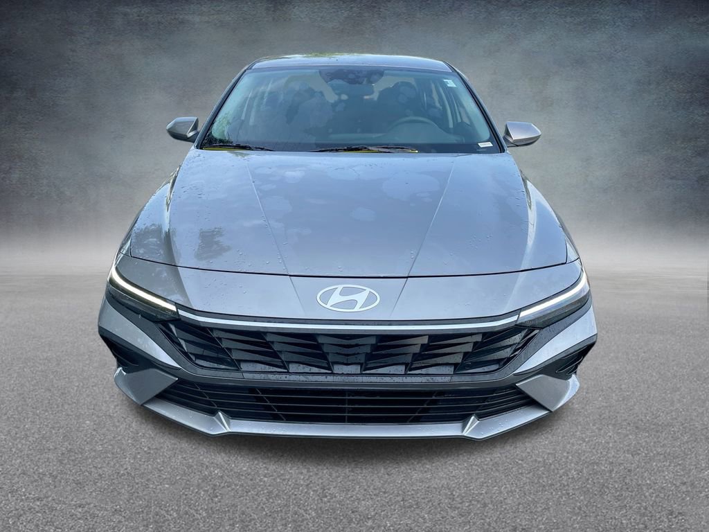 Used 2025 Hyundai Elantra Blue image 35