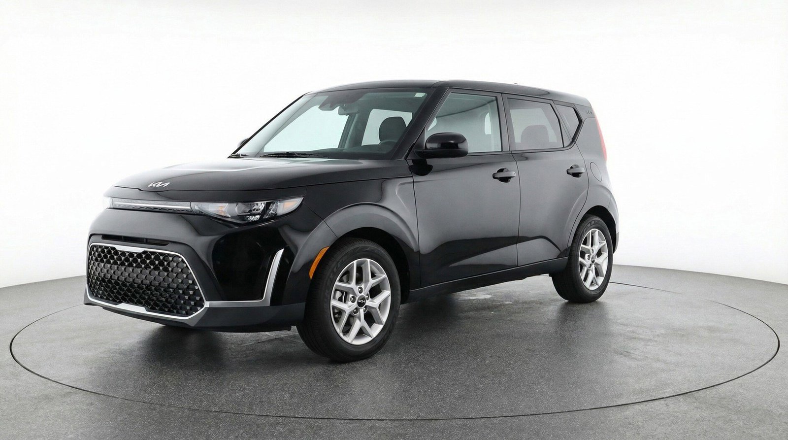 Used 2025 Kia Soul LX w/ LX Technology Package FWD image 3