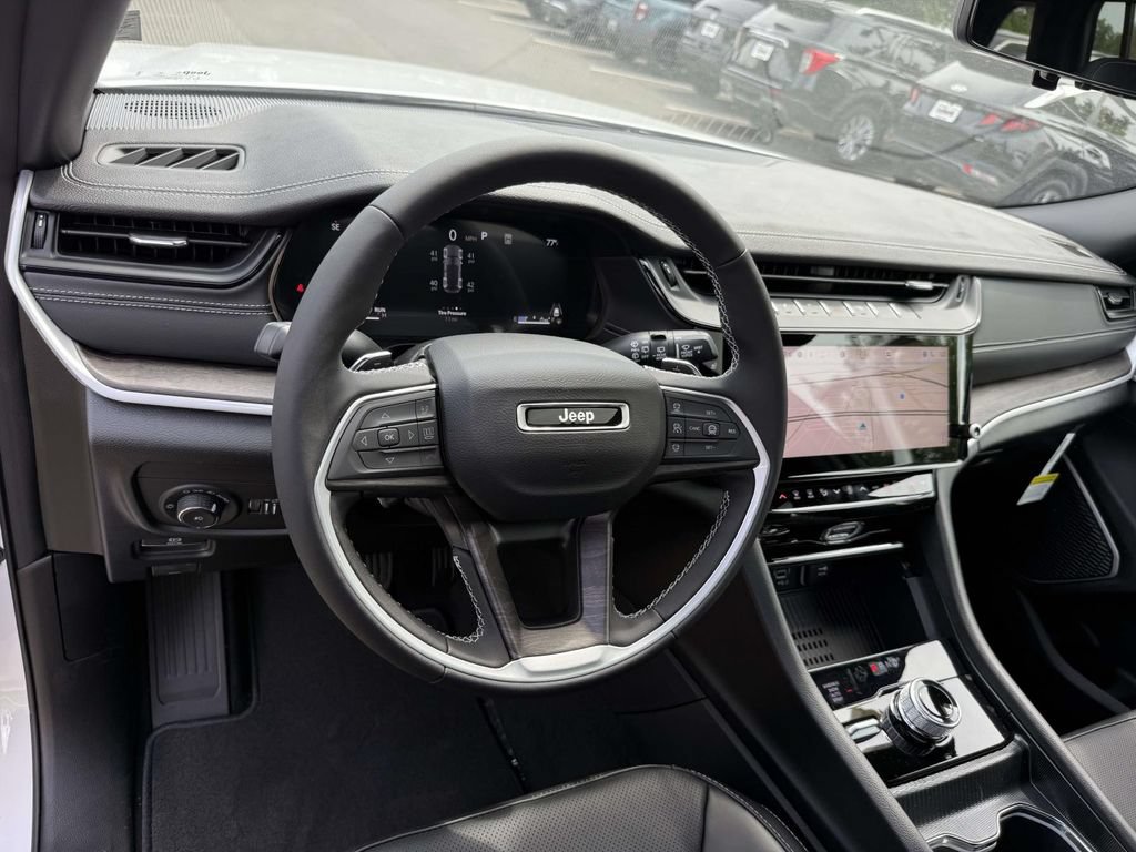 New 2027 Jeep Grand Cherokee Limited AWD/4WD image 2
