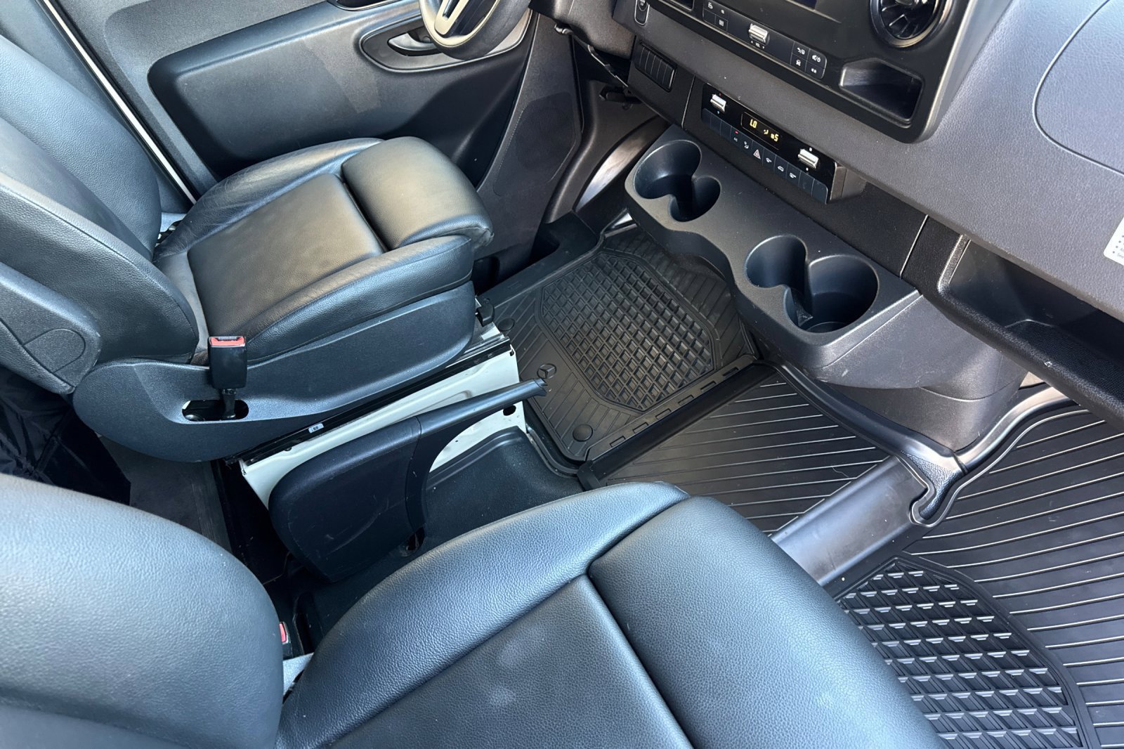 Used 2024 Mercedes-Benz Sprinter 2500 image 18