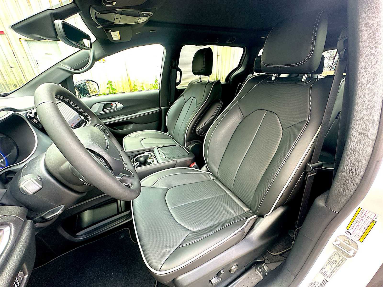 New 2026 Chrysler Pacifica Limited w/ Trailer Tow Group image 13