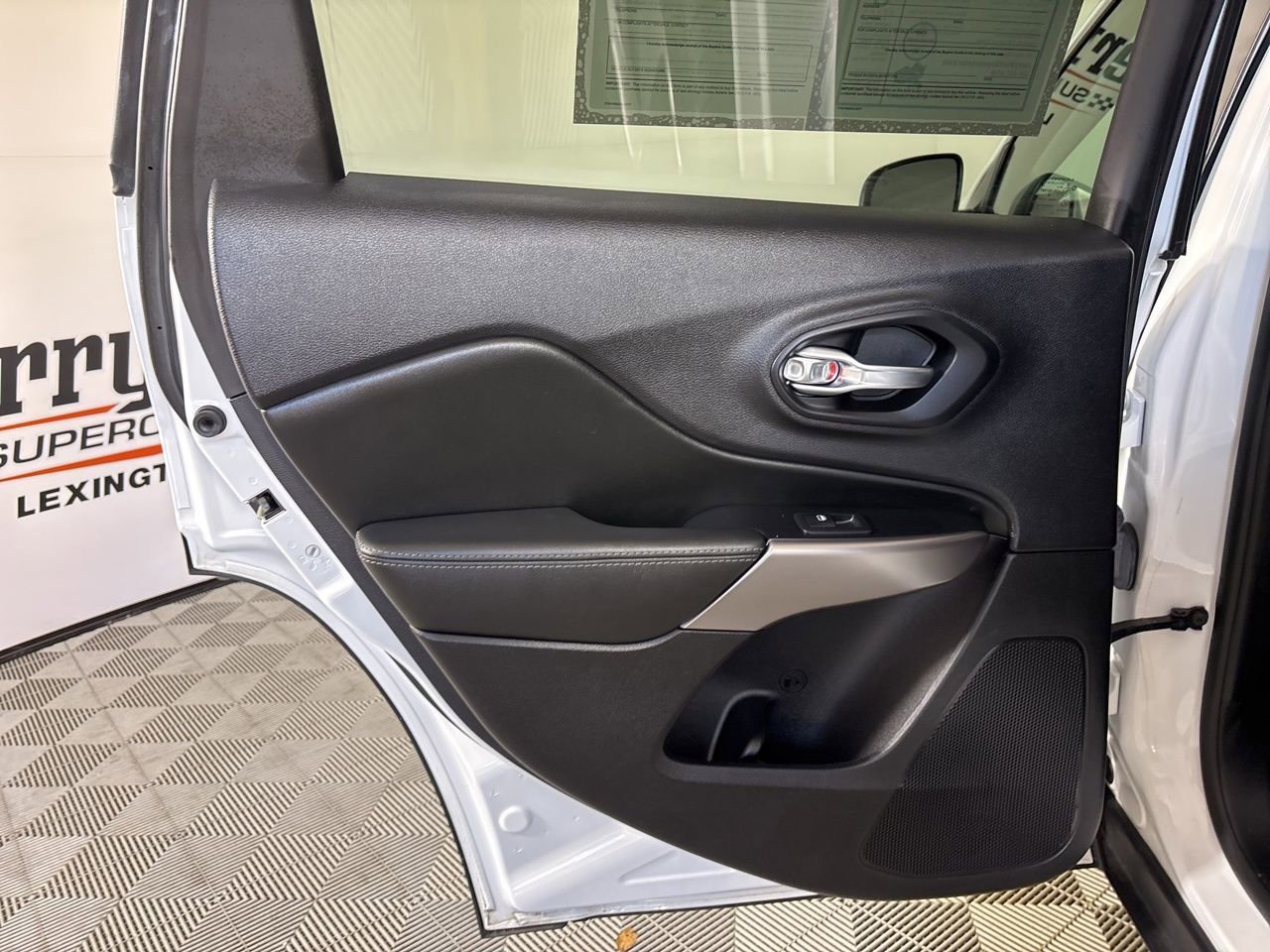 Used 2021 Jeep Cherokee Limited image 22