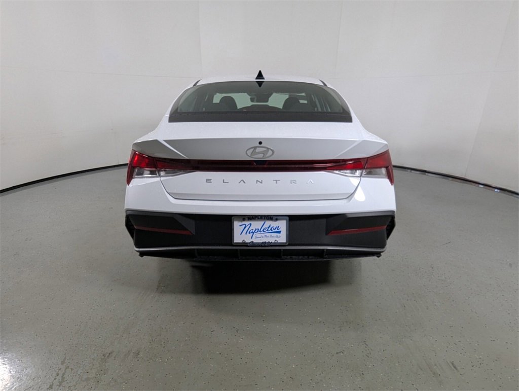 Certified 2025 Hyundai Elantra SE image 6