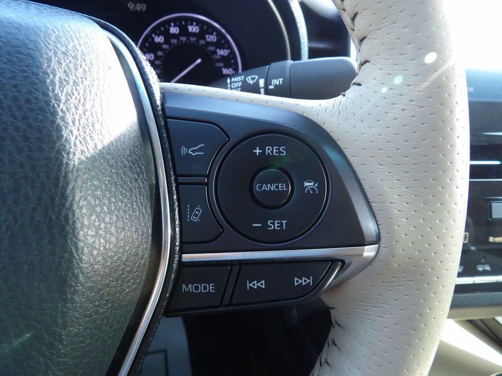 Used 2020 Toyota Avalon Limited FWD image 18
