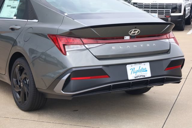 New 2026 Hyundai Elantra SEL Sport Premium FWD image 7