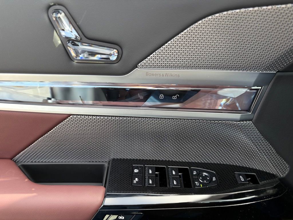 Certified 2025 BMW 760i xDrive w/ Executive Package image 16