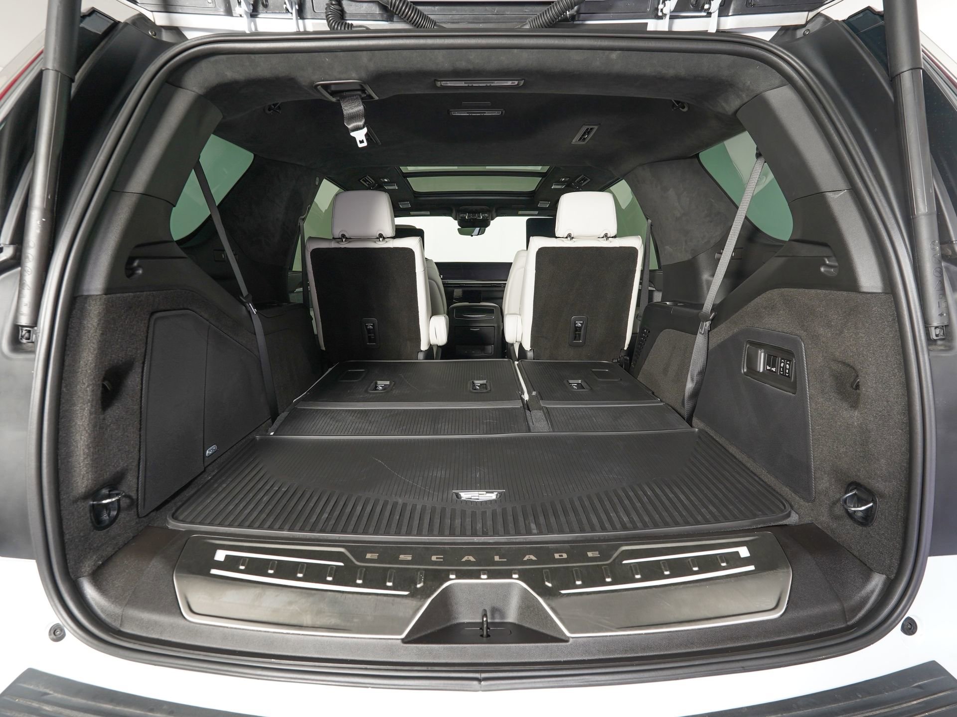 Used 2026 Cadillac Escalade Platinum Luxury w/ LPO, Floor Liner Package AWD/4WD image 13