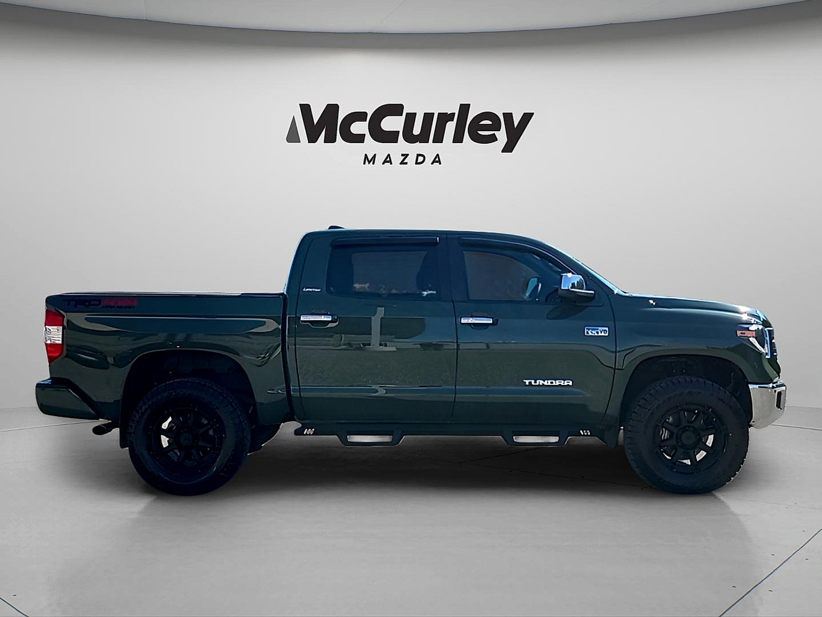 Used 2021 Toyota Tundra Limited w/ Limited Premium Package AWD/4WD image 8
