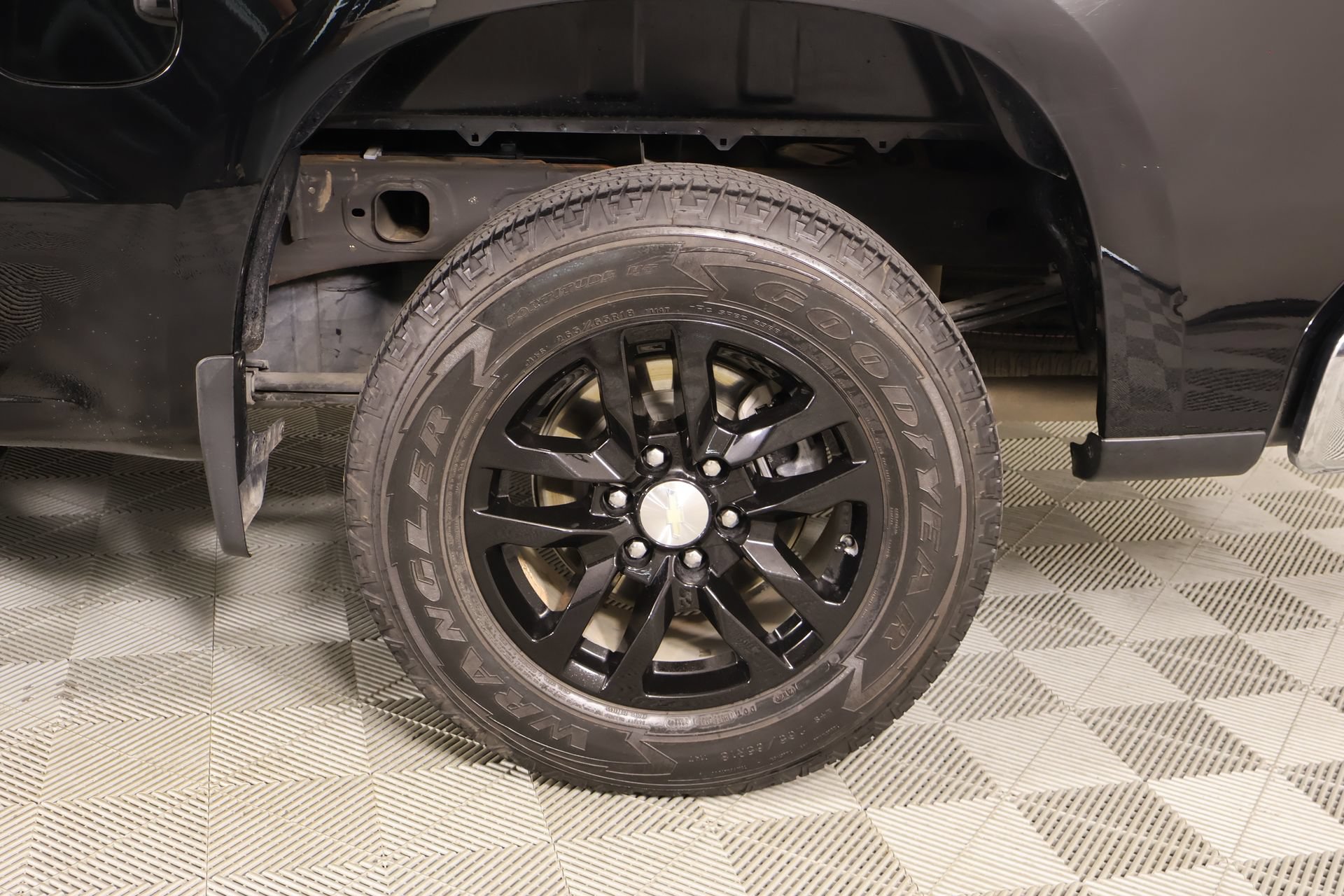 Used 2020 Chevrolet Silverado 1500 LT w/ Texas Edition AWD/4WD image 18