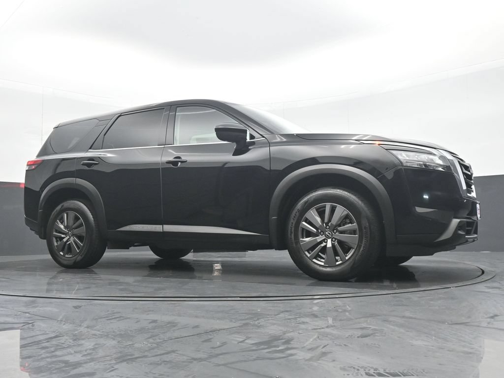 Used 2025 Nissan Pathfinder S AWD/4WD image 32