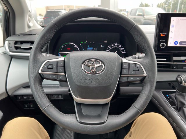 Used 2025 Toyota Sienna XLE w/ XLE Plus Package AWD/4WD image 16