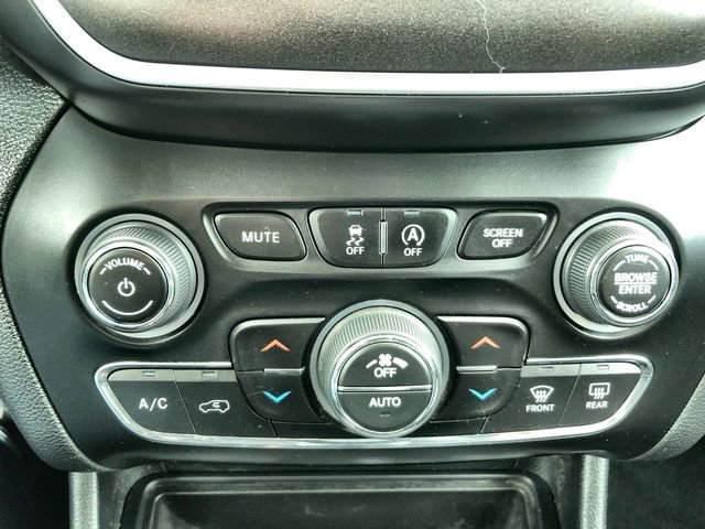 Used 2022 Jeep Cherokee Trailhawk w/ Premium Leather Package image 18